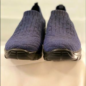 Nurse shoes. Women’s size 8. Dark blue.